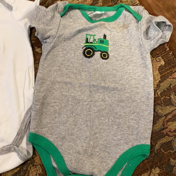 3/$10 🍀 6-12 mos onesies set of 3 🍀 - Picture 3 of 5